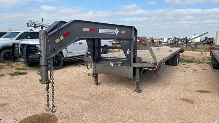 Diamond T 10234DTF Gooseneck Flatbed Trailer, 34' x 102", 25,900 lb GVWR, Tandem 12K Axles, VIN 017784