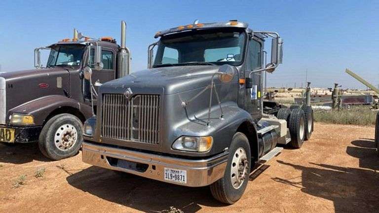 International 9200i Day Cab Tractor, Cummins ISM, 10-Spd, 6x4, 362k Miles, 52,000 GVWR, VIN 2HSCE...