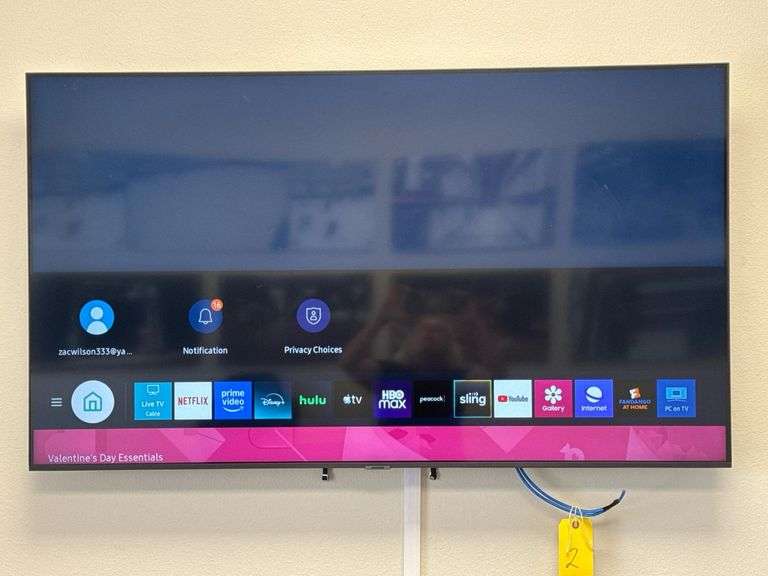 Samsung 55" 4K UHD LED Smart TV with Wall Mount and Remote