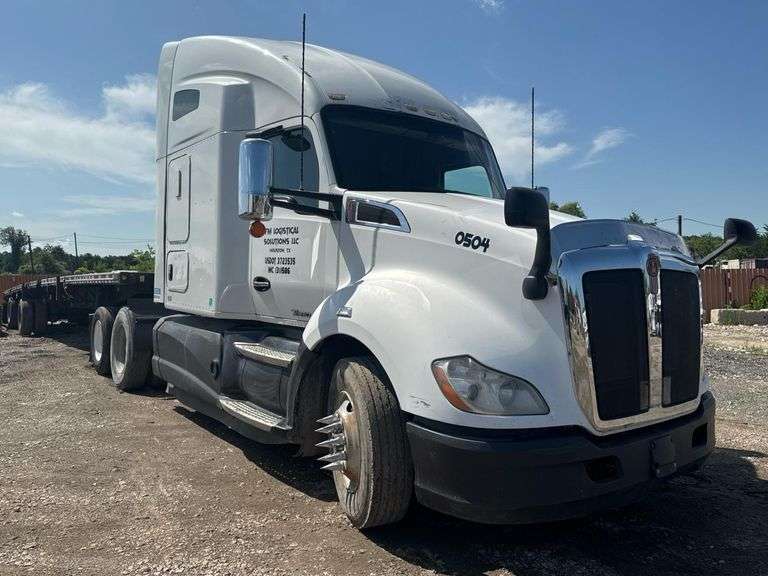 2017 Kenworth T680 Sleeper Tractor, PACCAR 455HP, 52K GVWR, VIN 1XKYDP9X3HJ129702