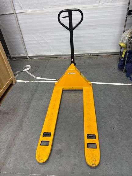 Uline H-1043 Standard Fork Pallet Truck, 5,500 lb Capacity, 48" x 27" Forks