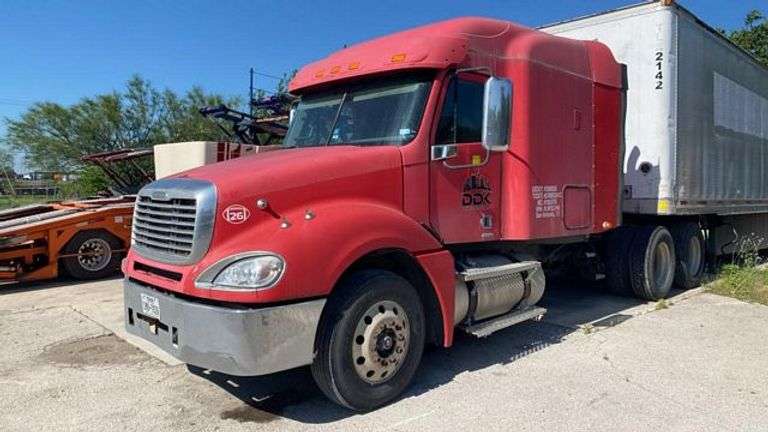 2007 Freightliner Columbia Sleeper Tractor, VIN 1FUJA6CK67LW52348