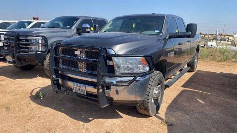 2014 Ram 3500 Crew Cab 4x4, 6.7L Cummins Diesel, 445k mi, Grill Guard, VIN: 3C63RRGL5EG515004
