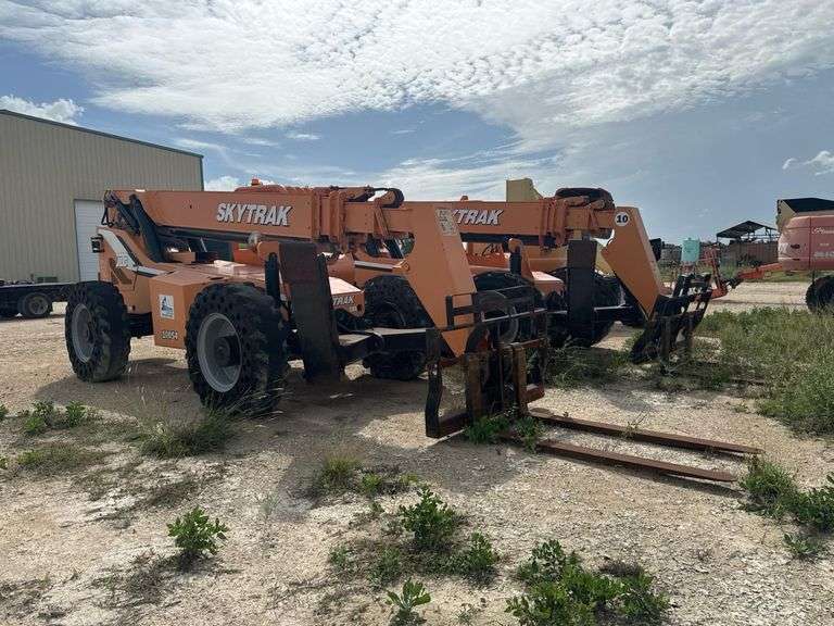 2011 JLG SkyTrak 10054 10,000 lb 53' Telehandler, Cummins Diesel, 4WD, 2011, Forks, S/N 0160042546, 5,063 Hours