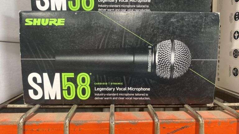 Shure SM58-LC Cardioid Dynamic Vocal Microphone, XLR, 50Hz-15kHz, with Clip & Bag, S/N 2AI13413157