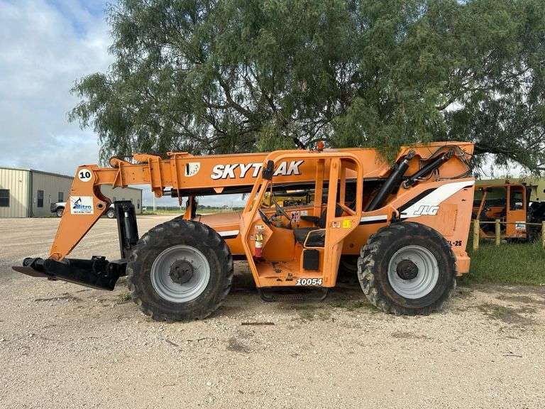 2005 SkyTrak 10054 Telehandler, 10,000 lbs Capacity, 53 ft 2 in Lift Height, 807 Hours