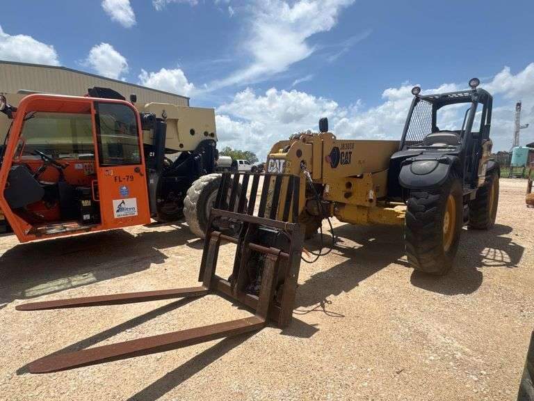 CAT TH460B Telehandler, 10,000 lb Lift, 44' Height, 100 HP, Forks, Open Cab, Serial CATTH460VSLF02651, Hours not Available