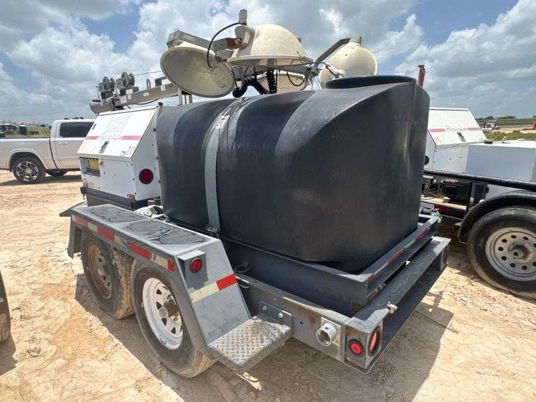Magnum 20 Light Tower Generator w/ 400 Gallon Poly Water Tank, and Grunfos water pump.