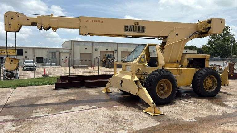 Galion 125 Rough Terrain Crane, 12.5 Ton Max Capacity, Hydraulic Boom, Manual Transmission