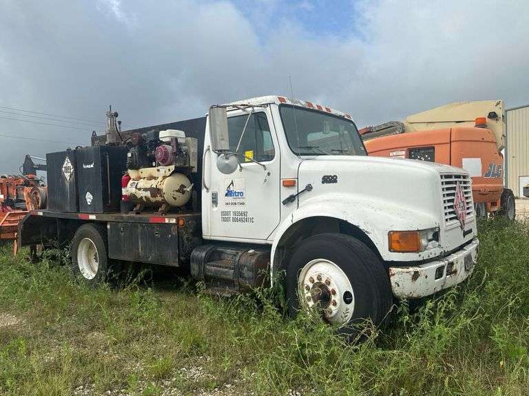 1995 International 4700 DT408 Service Lube Truck VIN 1HTSCACM0SH599624 – Fuel, Oil Tanks, Reels, IR Compressor, Pump System