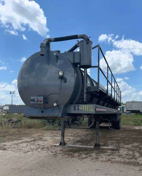 2015 Majona Steel Vacuum Tanker Trailer, 130 BBL, Tandem Axle, Air Ride Suspension