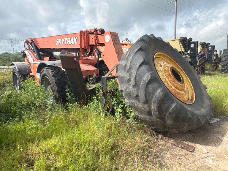 SkyTrak 10054 Telehandler ~10,000 lb, 54 ft Reach, ROPS, 4WD, 6,068 Hours, 5' Forks, No Key Available