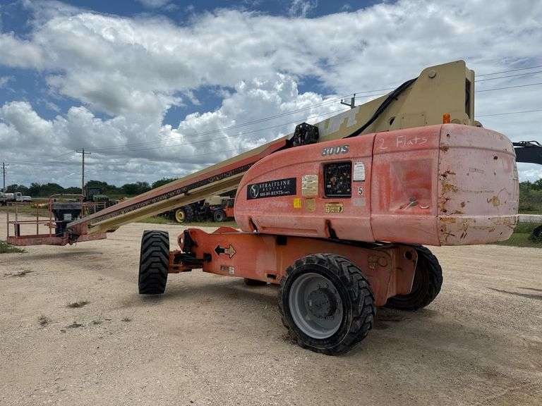 JLG 800S Telescopic Boom Lift with 80 ft Platform Height, S/N 0300108370, 2,365 Hours