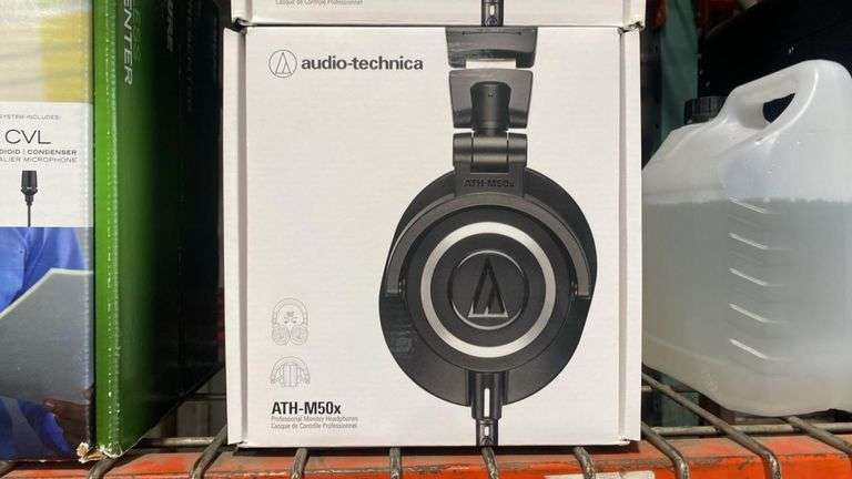 Audio-Technica ATH-M50x Professional Studio Monitor Headphones with 45mm Drivers, 3 Cables, Black
