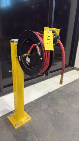 Central Pneumatic 64685 Retractable Air Hose Reel, 3/8" x 50 ft, Uline Safety Post, 250 PSI