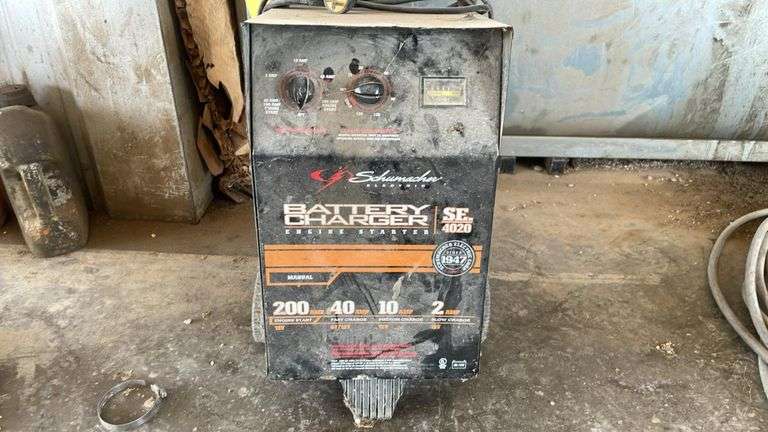 Schumacher Battery Charger SE 4020, 200 Amp Engine Start, 40 Amp Fast Charge