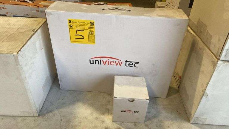 Uniview Tec 8CH Hybrid NVR 4TB HNRX08-4T & IPV428B 4MP Dome IP Camera with 2.8mm Lens