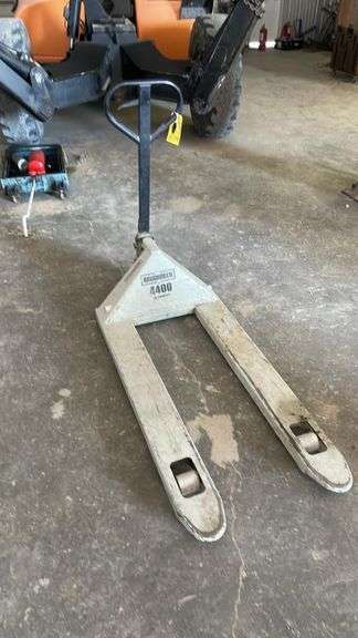 Roughneck Pallet Jack, 4400 Lb Capacity