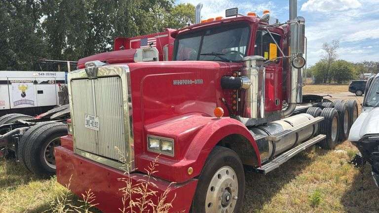 1993 Western Star 4964F, CAT 3406 425HP, 18-Speed, 8x4 Truck Tractor, Texas VIN 2WKPDCC H2PK931549