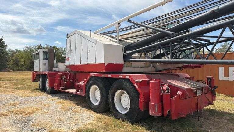 1981 FMC Link-Belt HC-238 125-Ton Truck-Mounted Lattice Boom Crane