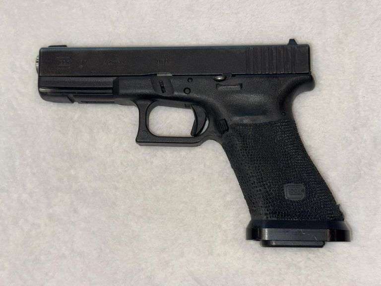 Glock 17 9mm, 17-Round, Stippled Grip, Serial LZP625, Black, Austria/USA