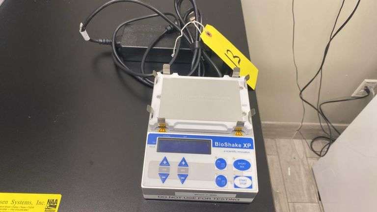 QINSTRUMENTS BioShake XP Microplate Shaker, 24VDC, 200–3000rpm, Serial 26223, German Made