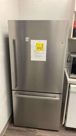 Hisense HRB171N6BSE Bottom Freezer Refrigerator, 17.2 cu ft, Stainless, 31.1" Wide, 2023, Serial number: A202312130072