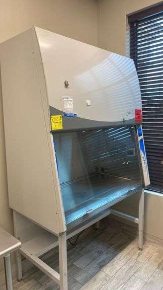 Labconco Purifier Logic+ Class II A2 Biosafety Cabinet, 6ft, S/N 230448091A, Cat# 302419101, 115V, Serial Number: 230448091 A.