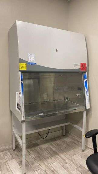 Labconco Purifier Logic+ Class II Type A2 Biosafety Cabinet 4ft, Catalog #302419101, Digital Display, Stand, S/N 230448105 A