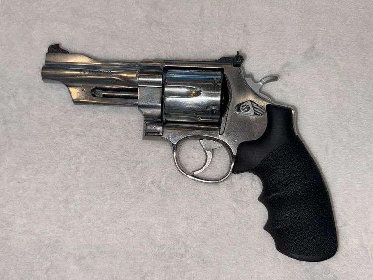 Smith & Wesson 629-5 Mountain Gun .44 Magnum Revolver 4" Stainless Hogue Grip CDJ8907