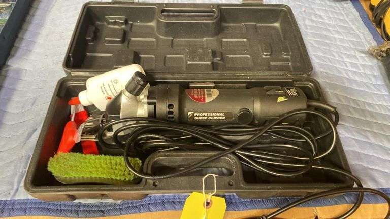 NC Carpet NC311 Professional Sheep Clipper, 110V, 350W, 2600 RPM, with Accessories, & Case