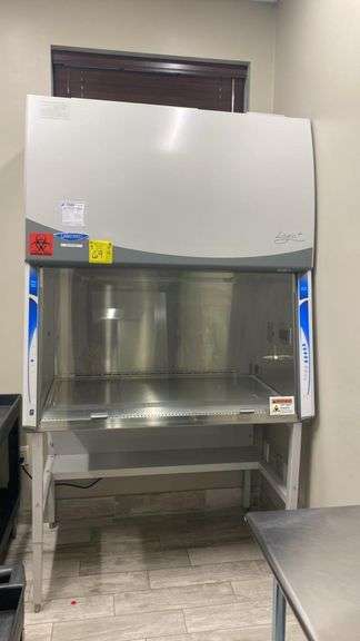 Labconco Purifier Logic+ Class II A2 Biosafety Cabinet, 4 ft, Model 302419101, Stainless Interior, Serial Number: 220937778 A.