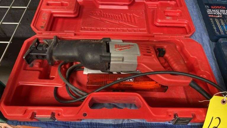Milwaukee 6519-30 Sawzall Reciprocating Saw, 12A, 0–3,000 SPM, 1-1/8" Stroke, with Carrying Case, Serial Number: C25D3231400581