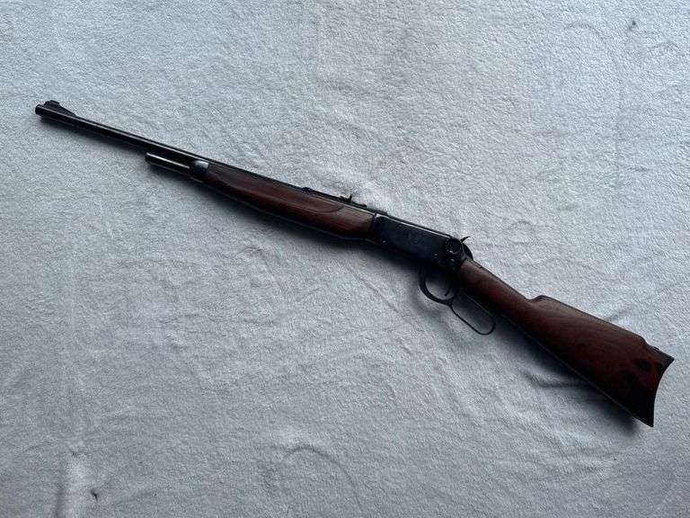 Winchester Model 94 Lever-Action Rifle, .25-35 WIN, Serial 519882, Walnut Stock