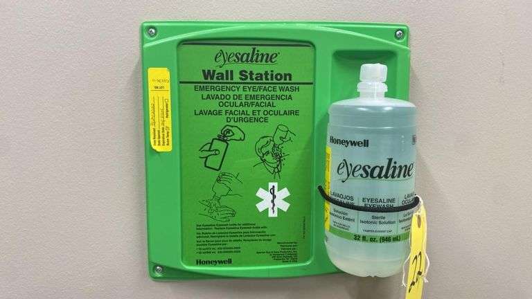 Honeywell Eyesaline Wall Station Emergency Eyewash 32 oz Isotonic Solution HDPE 1-Bottle, Screwed to Wall