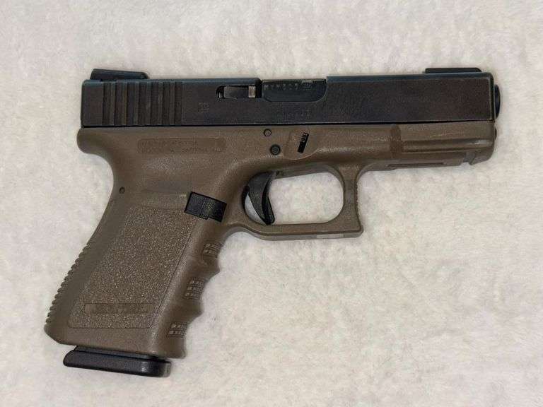 Glock 19 9mm Pistol, Serial MYM303, Black Slide, FDE Frame, 10-Round Magazine