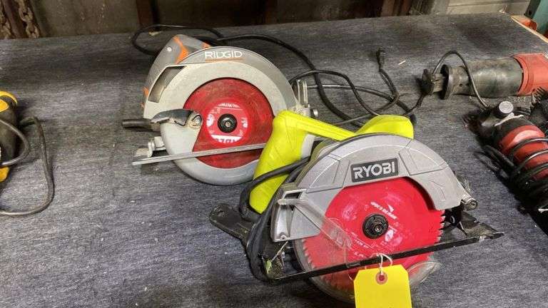 Lot (1) Ryobi CSB125 13A 7-1/4" Circular Saw Corded, Serial NC22374N615864 & (1) Ridgid R3205VN 15A 7-1/4" Circular Saw