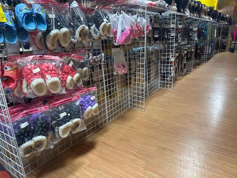 (1) Row - Large Assortment - Zury Ultra Yaky & DreamWeaver Indian Hair, 100% Human, 10–18", Various Colors, Body Wave & Yaky, and plastic clogs.