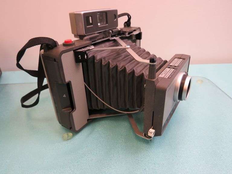 Vintage Snapshot Spectacle: Online Mini Auction of Polaroid Land & One Step Cameras