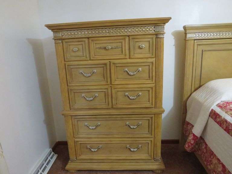 Elegant Traditional Chest of Drawers