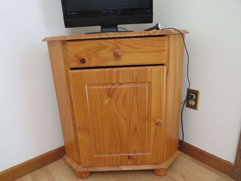 Solid Pine Corner Cabinet – Compact Storage with Rustic Charm