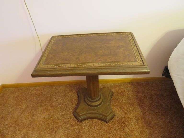 Elegant Pedestal Side Table