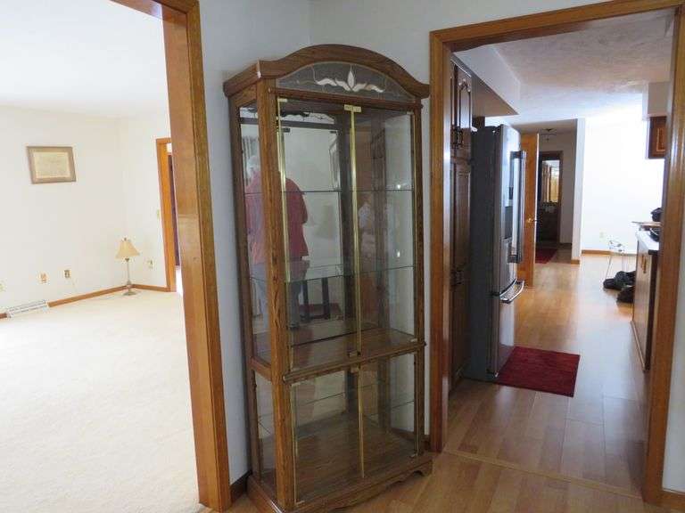 Lighted Glass Curio Cabinet – Elegant Display for Collectibles & Keepsakes