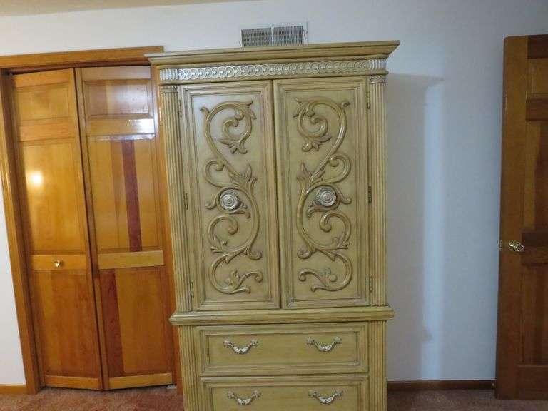 American Signature Armoire – Timeless Elegance & Functional Luxury