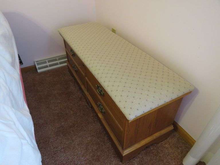 Vintage Lane “Virginia Maid” Cedar Chest – Classic Charm & Lasting Craftsmanship