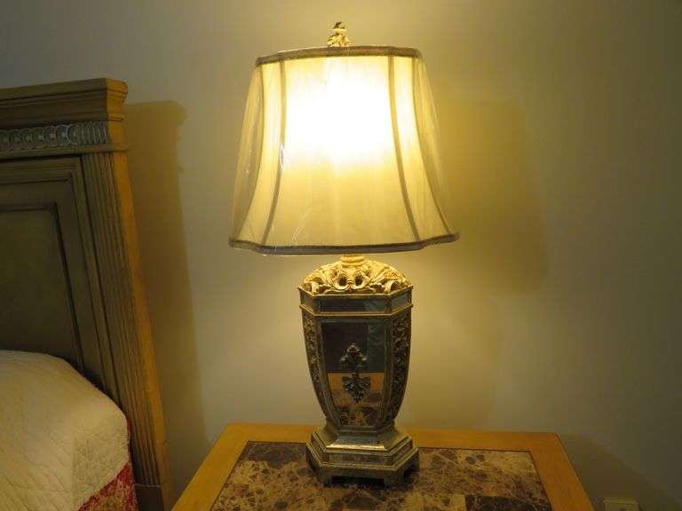 Elegant Vintage-Inspired Table Lamp – Timeless Glamour & Warm Glow