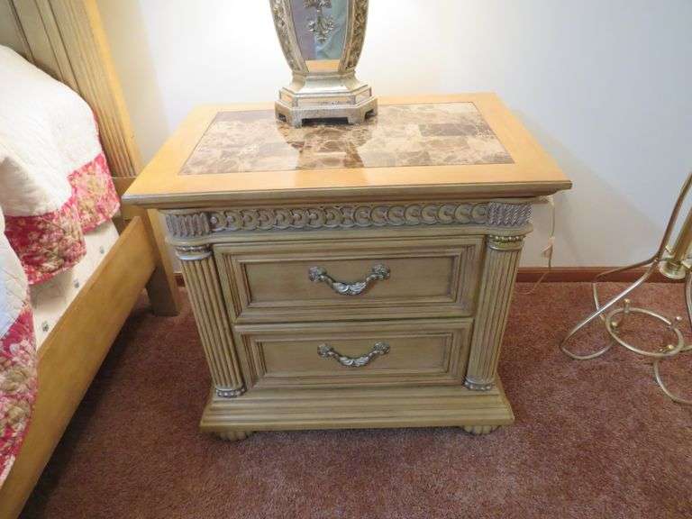 American Signature Chest of Drawers – Classic Charm & Ample Storage