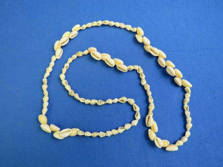Vintage Cowrie Shell Necklace – Natural Sea Shell Strand, Boho Coastal Style