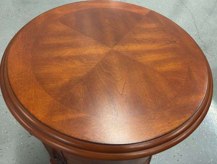Round Cabinet