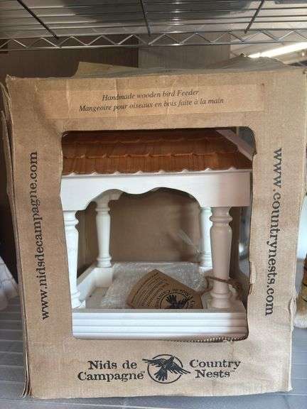 Country Nests Bird Feeder